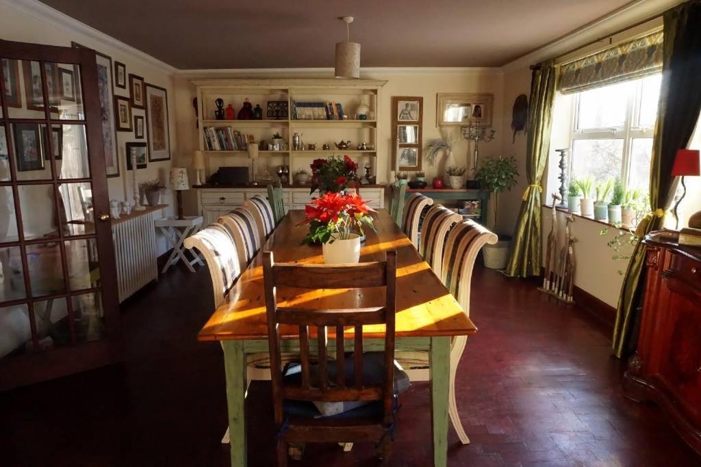 Innis House Insch Bagian luar foto